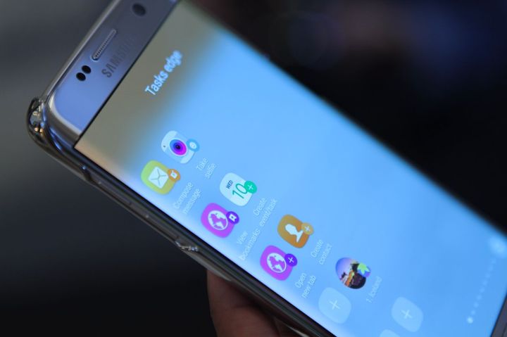 Samsung Galaxy S7 і Galaxy S7 Edge були представлені в березні 2016 року