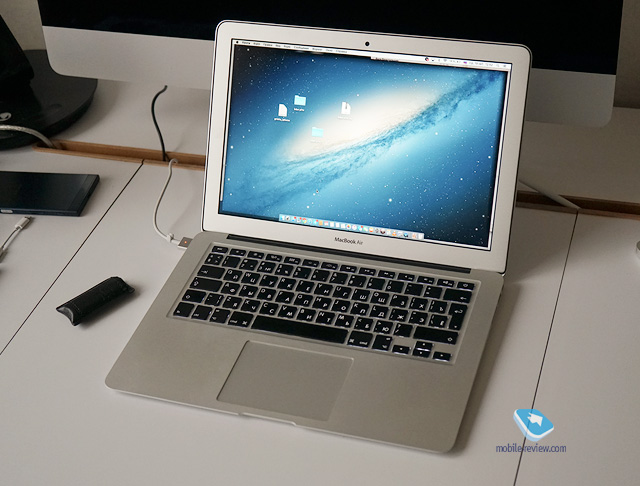 Розмір ноутбука змусив дизайнерів позбутися не тільки від роз'ємів, але навіть від святині, від DVD-приводу
